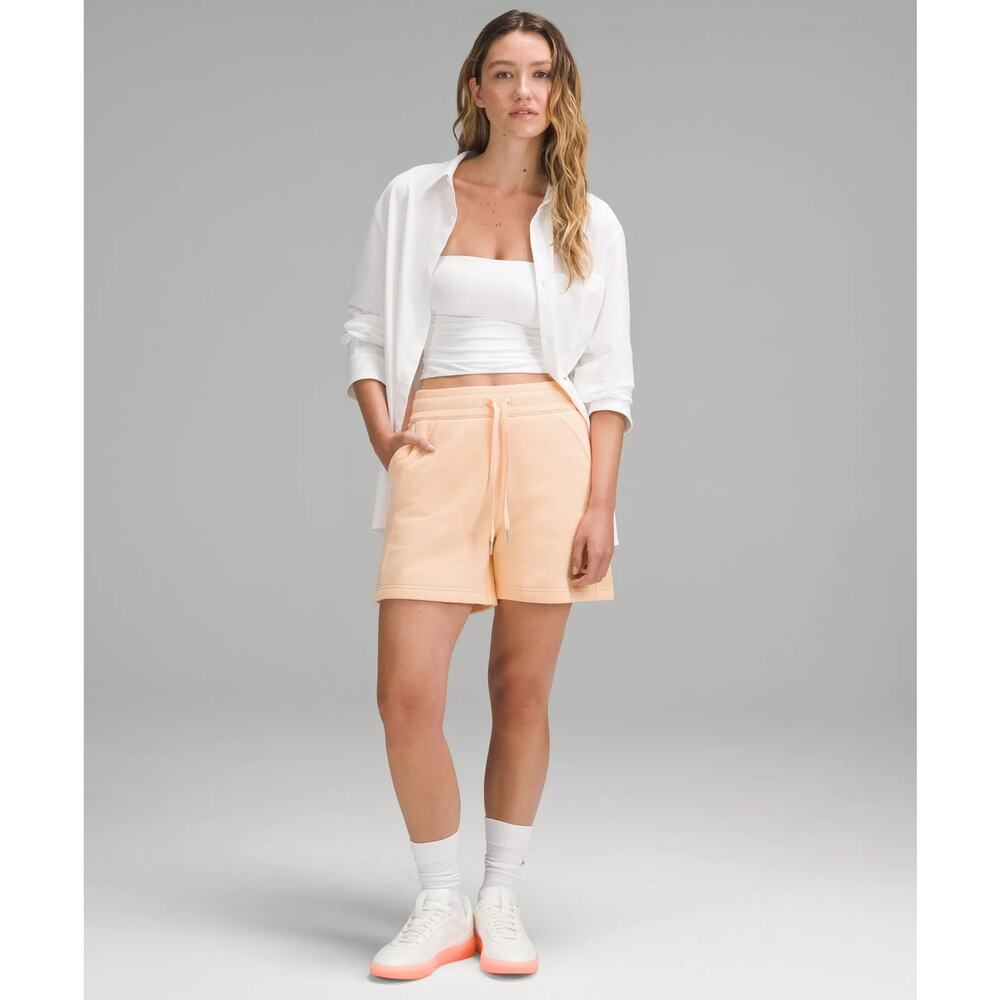 New Lululemon Scuba High Rise Short 5" Peach Bellini womens size 8